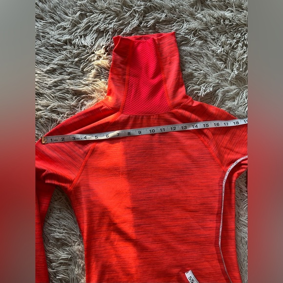 Under Armour Long Sleeved Shirt with built-in Gaiter - Picture 2 of 13